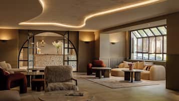 Área de estar no saguão