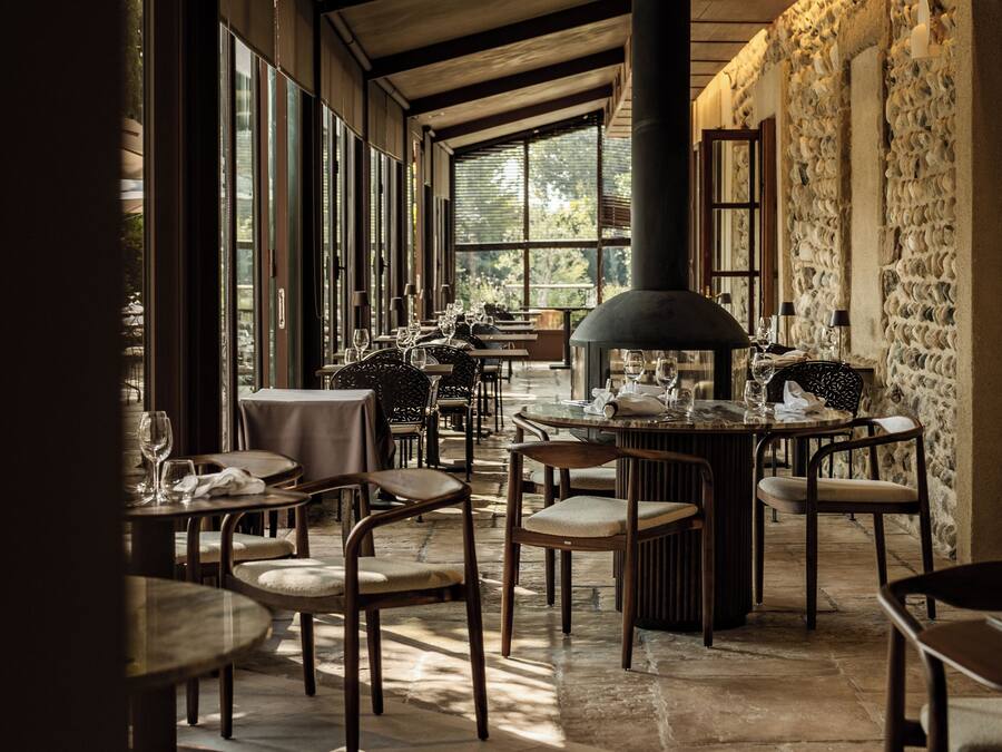 2 restaurants, breakfast, lunch, dinner served; French cuisine