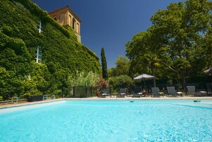 Seasonal outdoor pool, open 8:00 AM to 8:00 PM, sun loungers