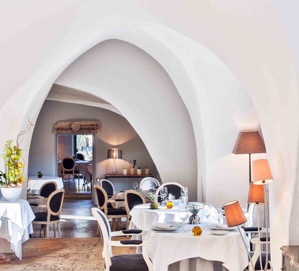 2 Restaurants, Mittagessen, Abendessen, regionale Küche