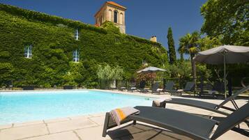 Seasonal outdoor pool, open 8:00 AM to 8:00 PM, pool loungers