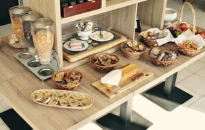 A breakfast buffet with various food items and containers. - Le Mas des Ponts d'Arles (Fourques)