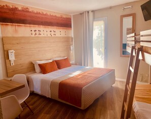 Desk, blackout curtains, free WiFi, bed sheets - Le Mas des Ponts d'Arles (Fourques)
