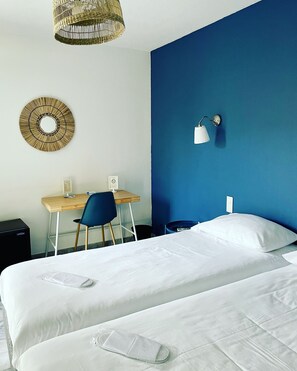 Double Room (Motel) | Premium bedding, minibar, in-room safe, desk - Cit’Hôtel Amérique (Palavas-les-Flots)