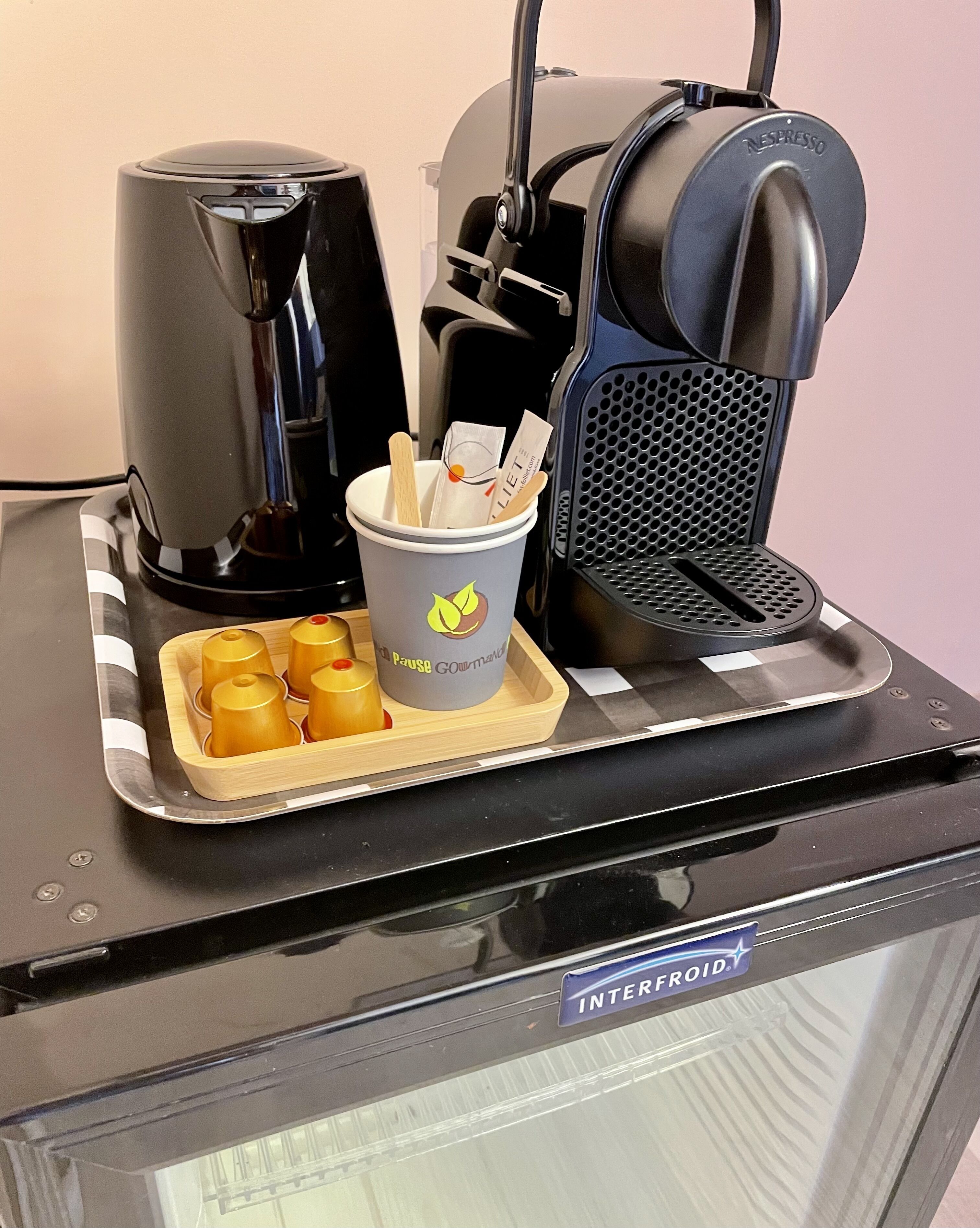 junior suite (motel) | 1 bedroom, premium bedding, minibar, in-room safe