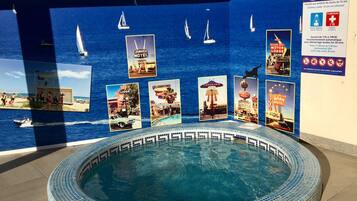 Bañera de hidromasaje al aire libre