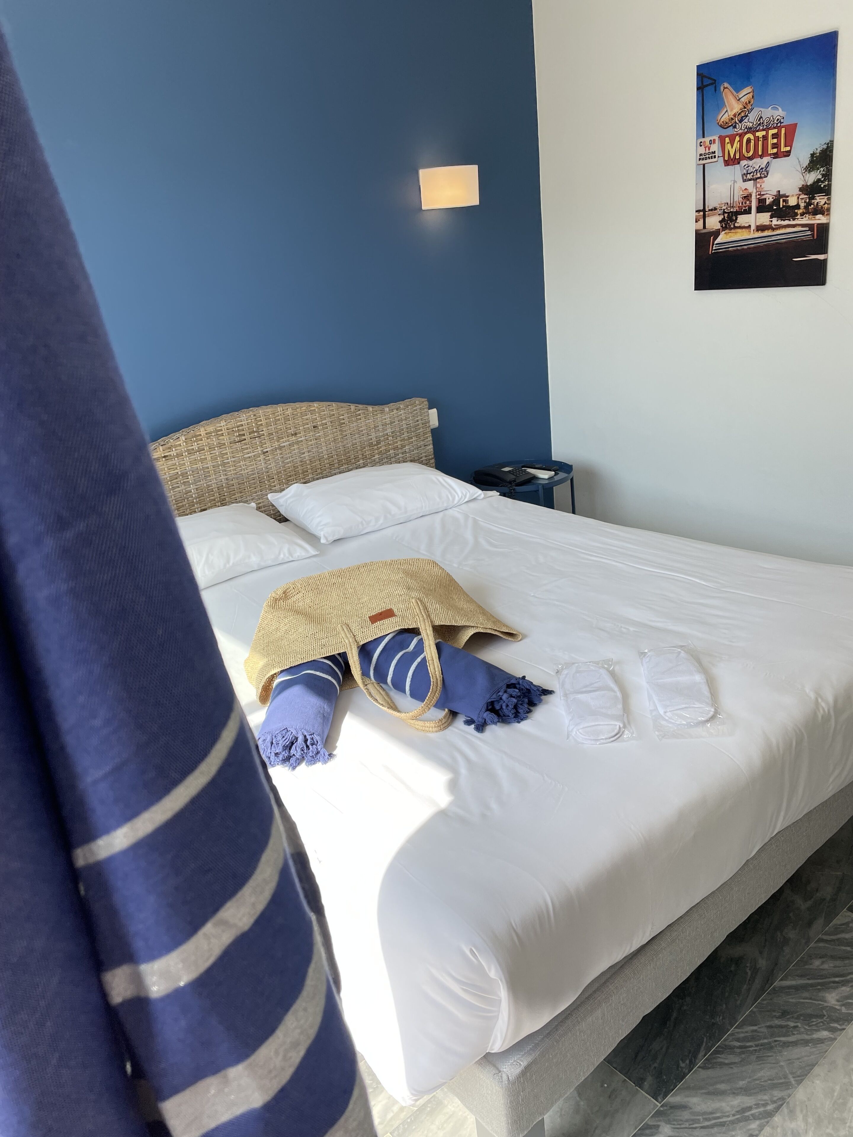 double room (motel) | 1 bedroom, premium bedding, minibar, in-room safe