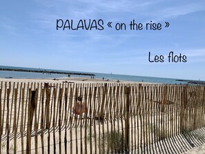 Beach nearby, rowing - Cit’Hôtel Amérique (Palavas-les-Flots)