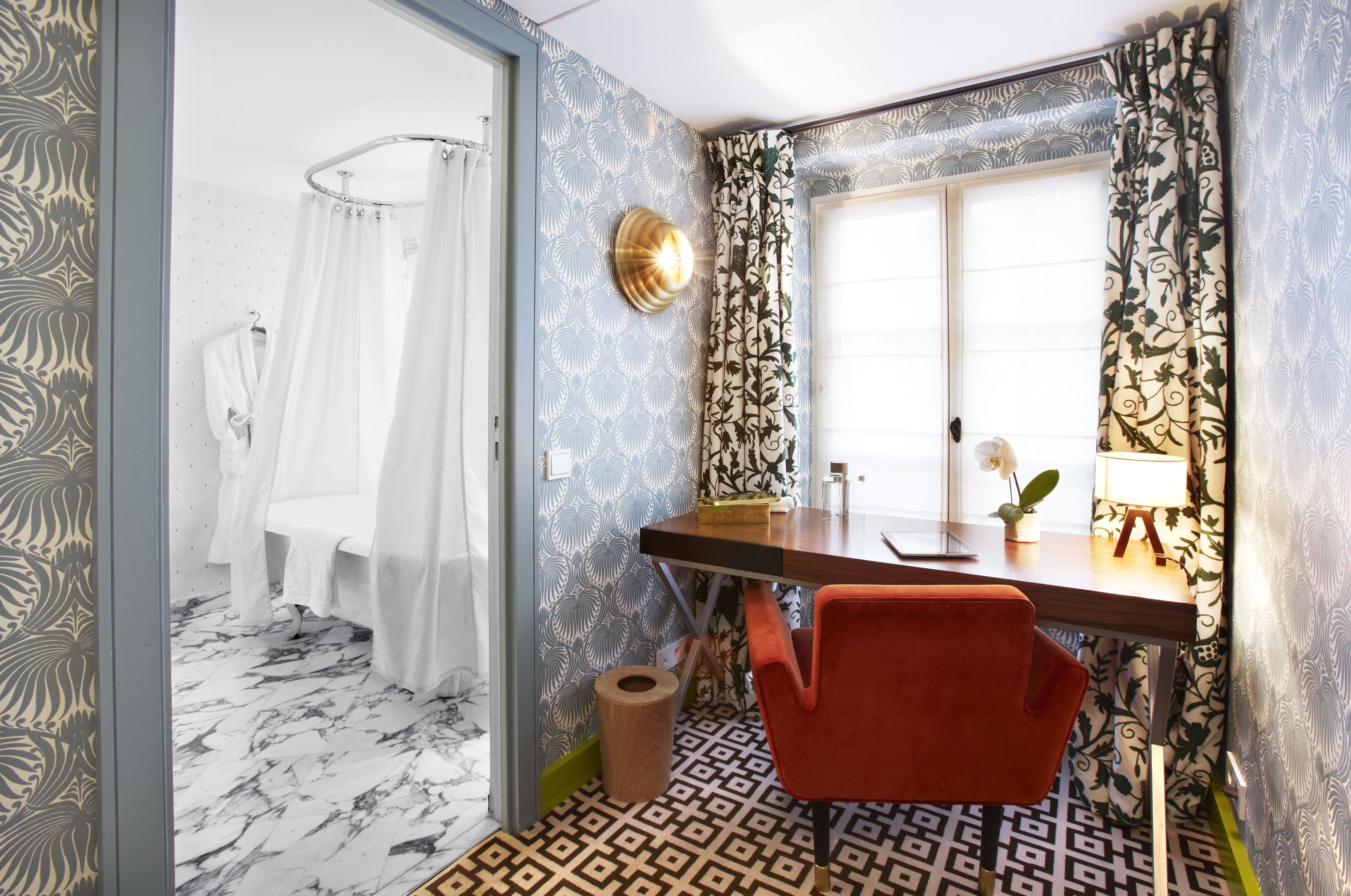 deluxe double room | in-room business centre