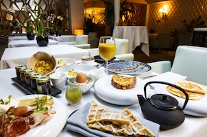 Daily continental breakfast (EUR 18 per person)