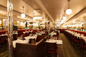 Café - Hotel Thoumieux (Paris)