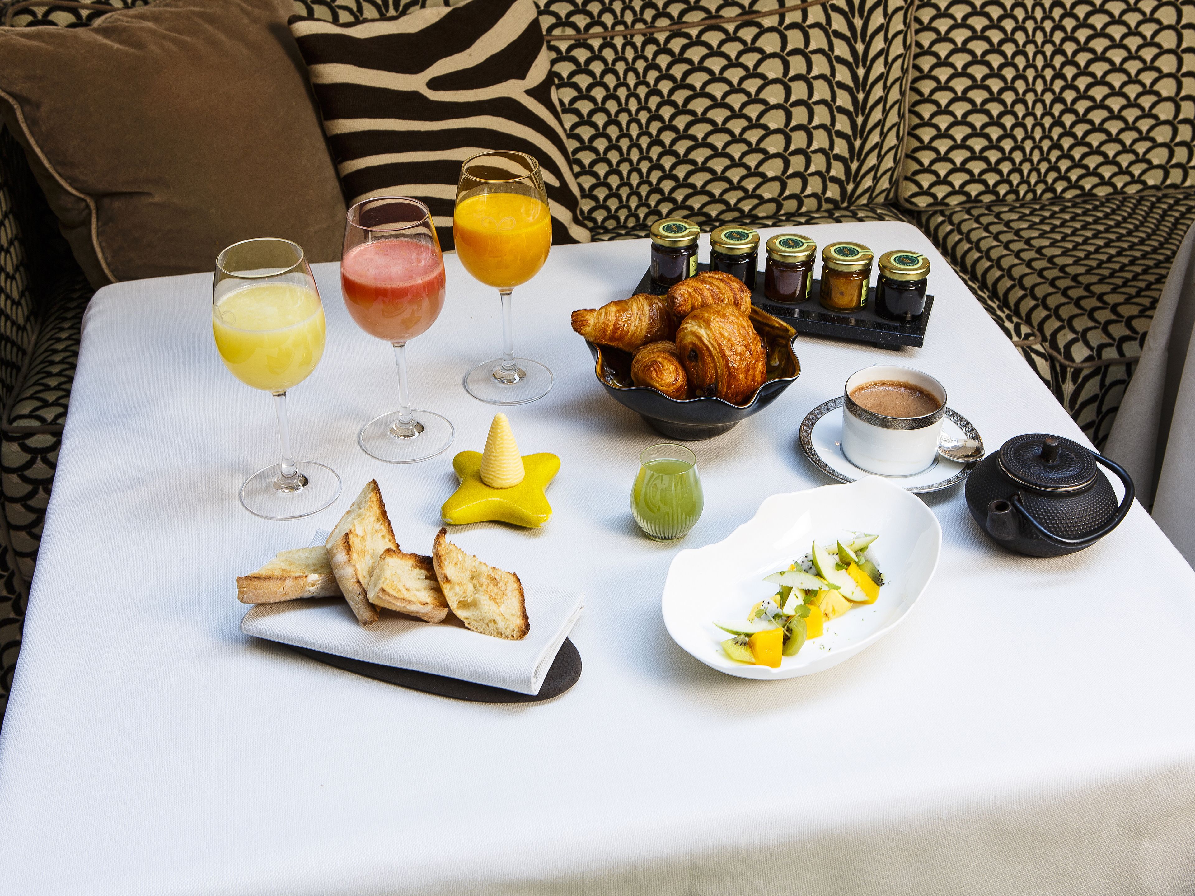 daily continental breakfast (eur 22 per person)