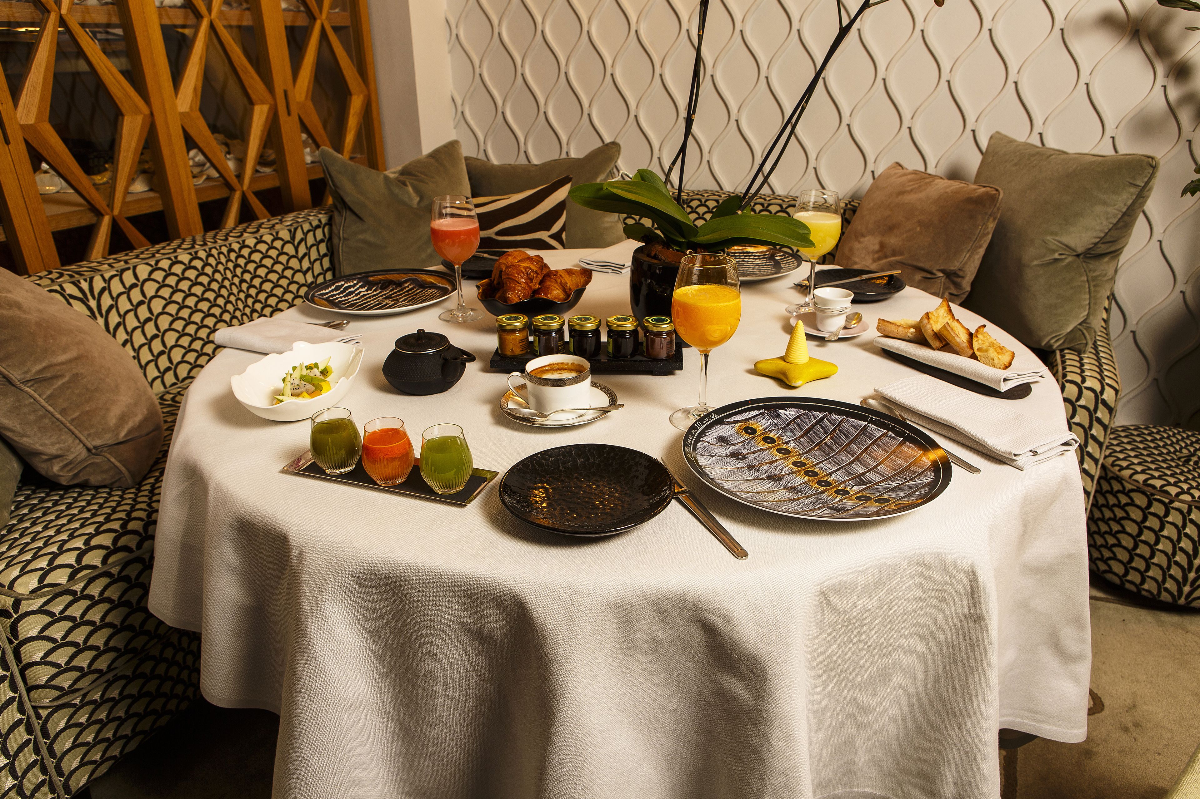 daily continental breakfast (eur 22 per person)