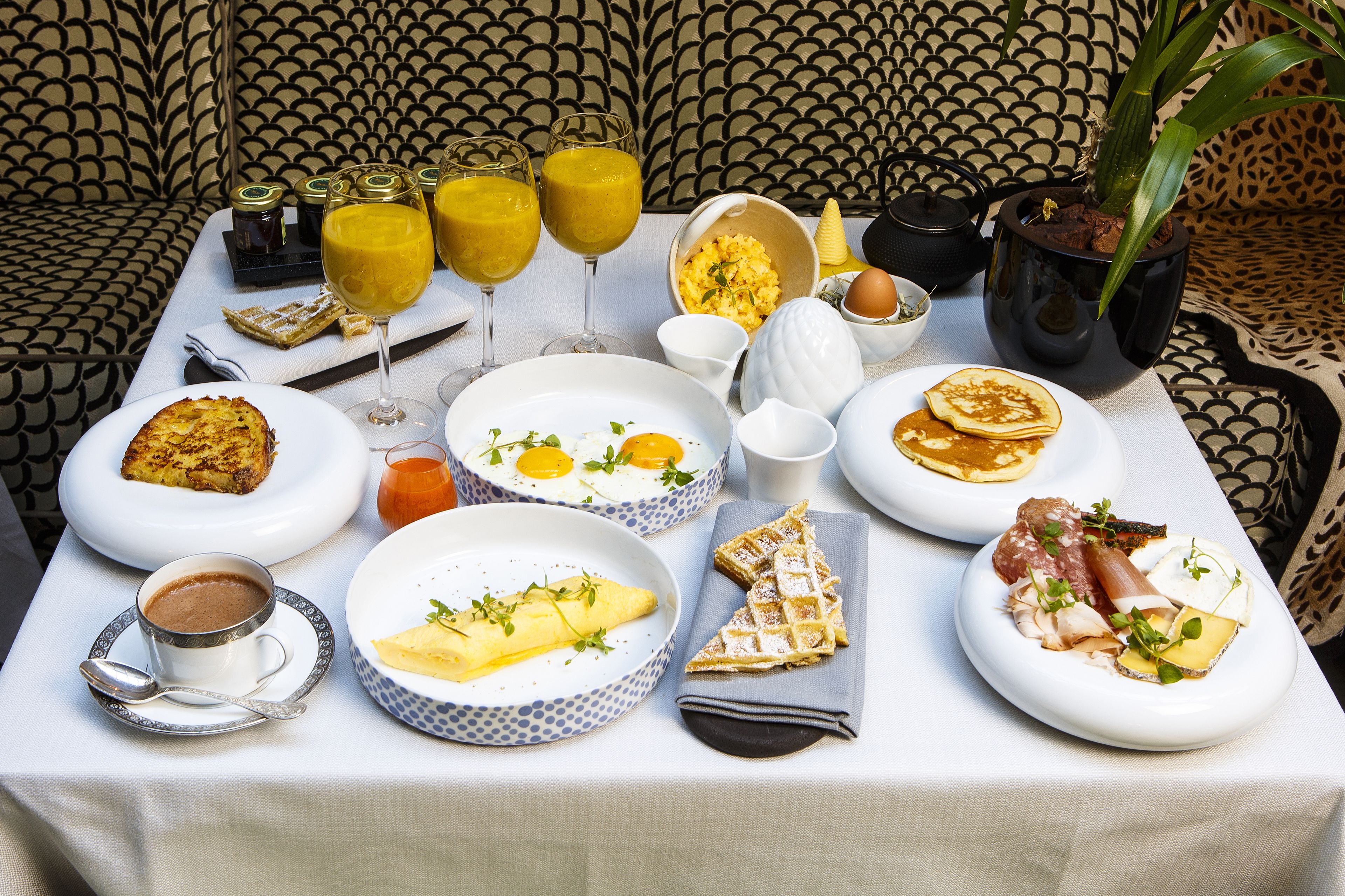 daily continental breakfast (eur 22 per person)