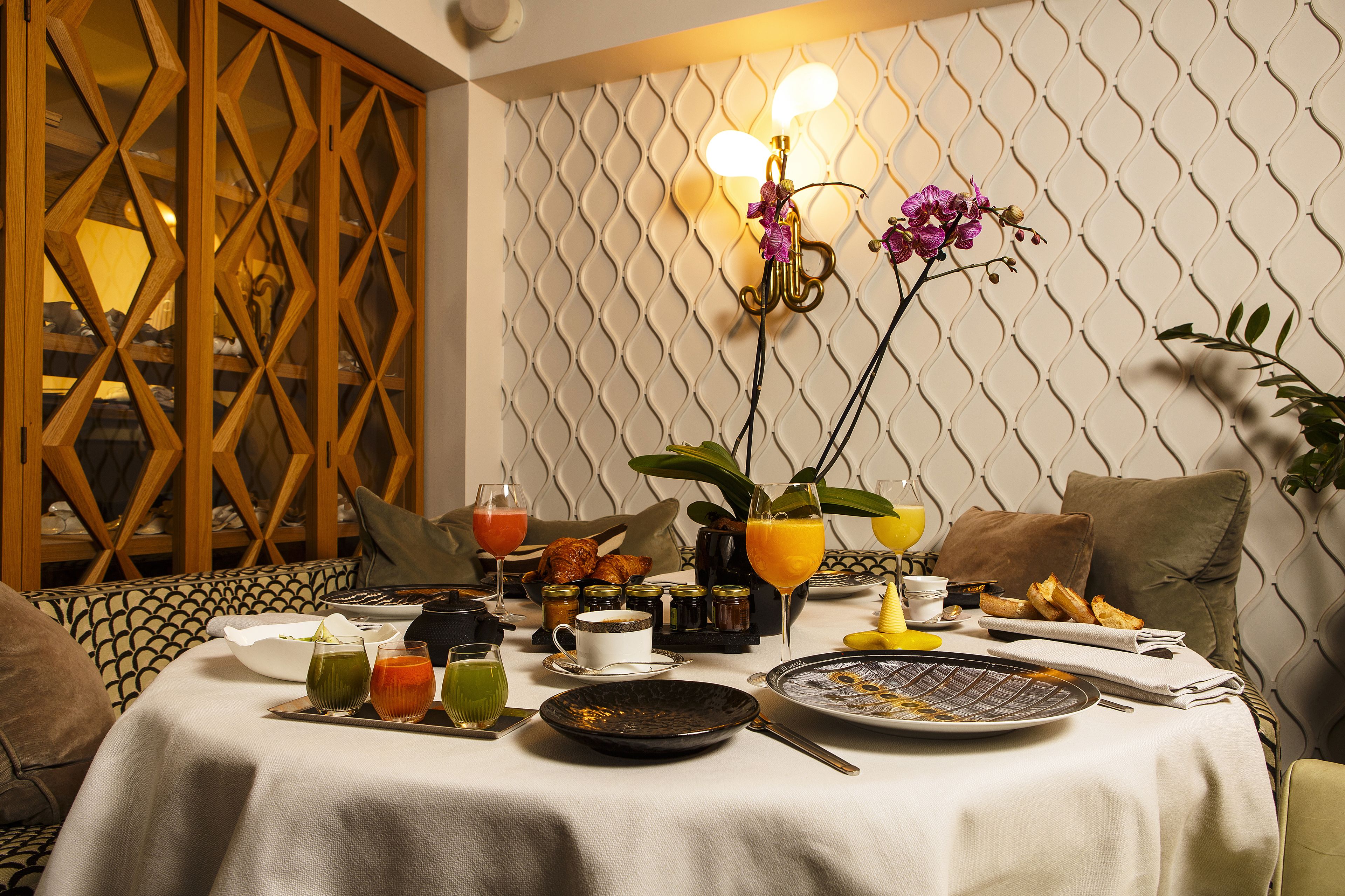 daily continental breakfast (eur 22 per person)