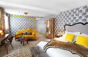 Signature Room (Prestige) | Premium bedding, down comforters, minibar, in-room safe - Hotel Thoumieux (Paris)