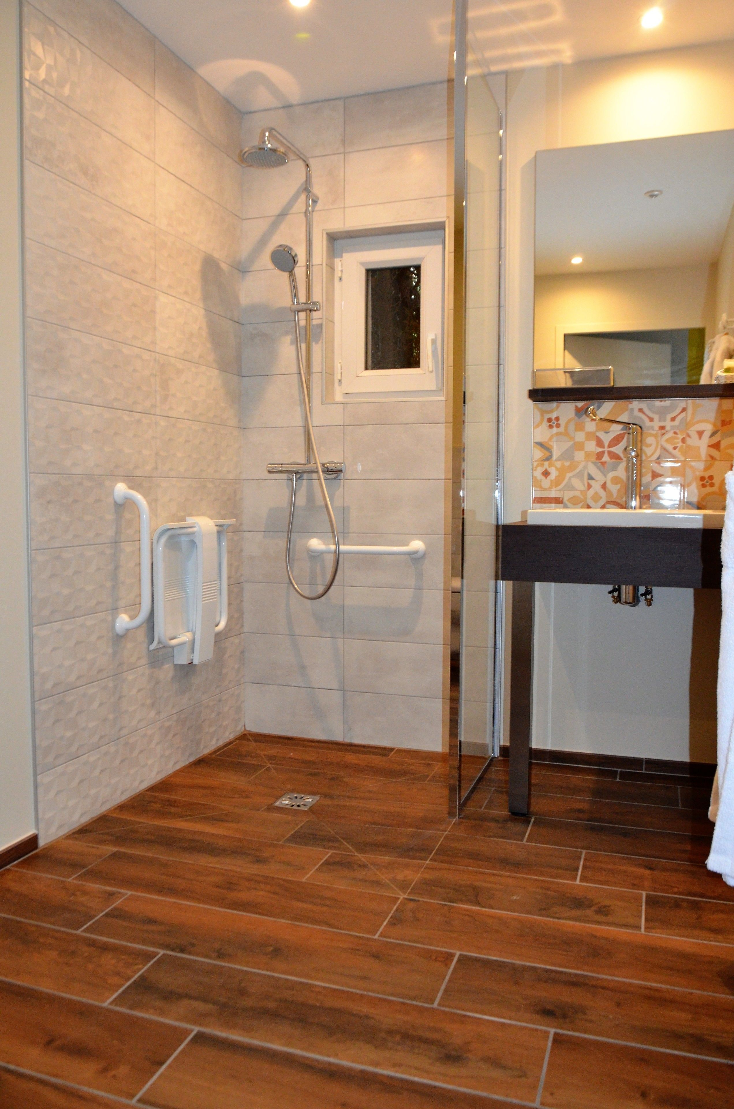 classic room | bathroom | shower, bathrobes, towels