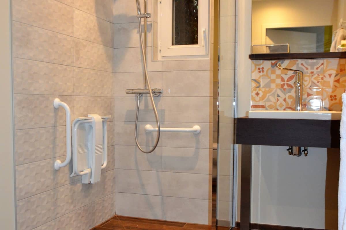 classic room | bathroom | shower, bathrobes, towels