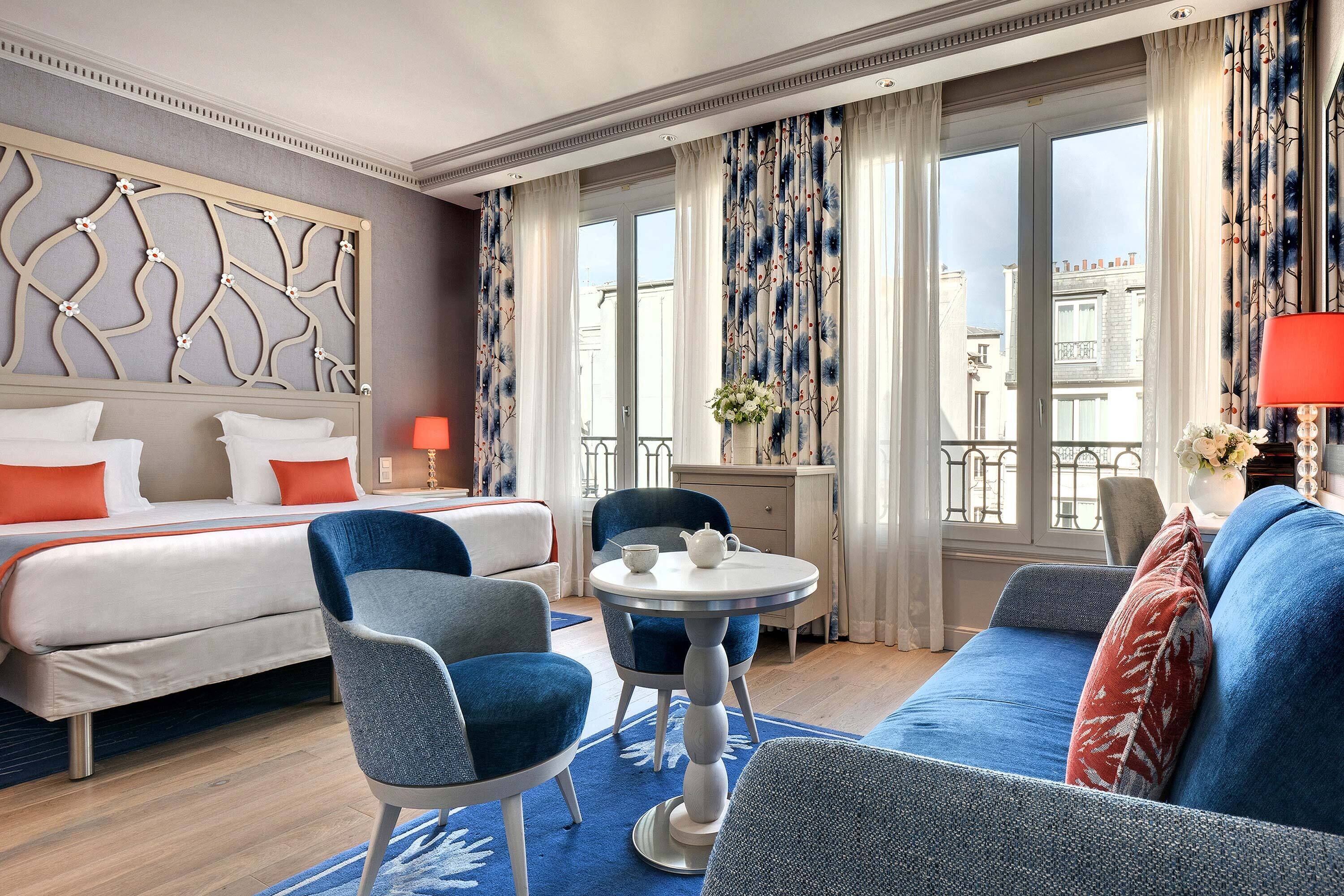 华丽客房 | 高档床上用品、客房内保险箱、办公桌、遮光窗帘