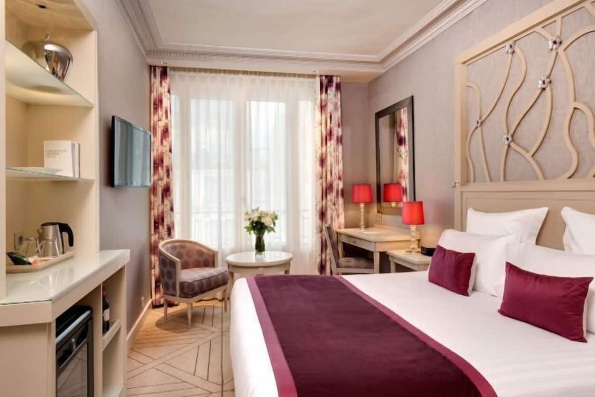 Premium bedding, in-room safe, desk, blackout curtains