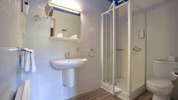Double Room | Bathroom | Free toiletries, hair dryer, towels