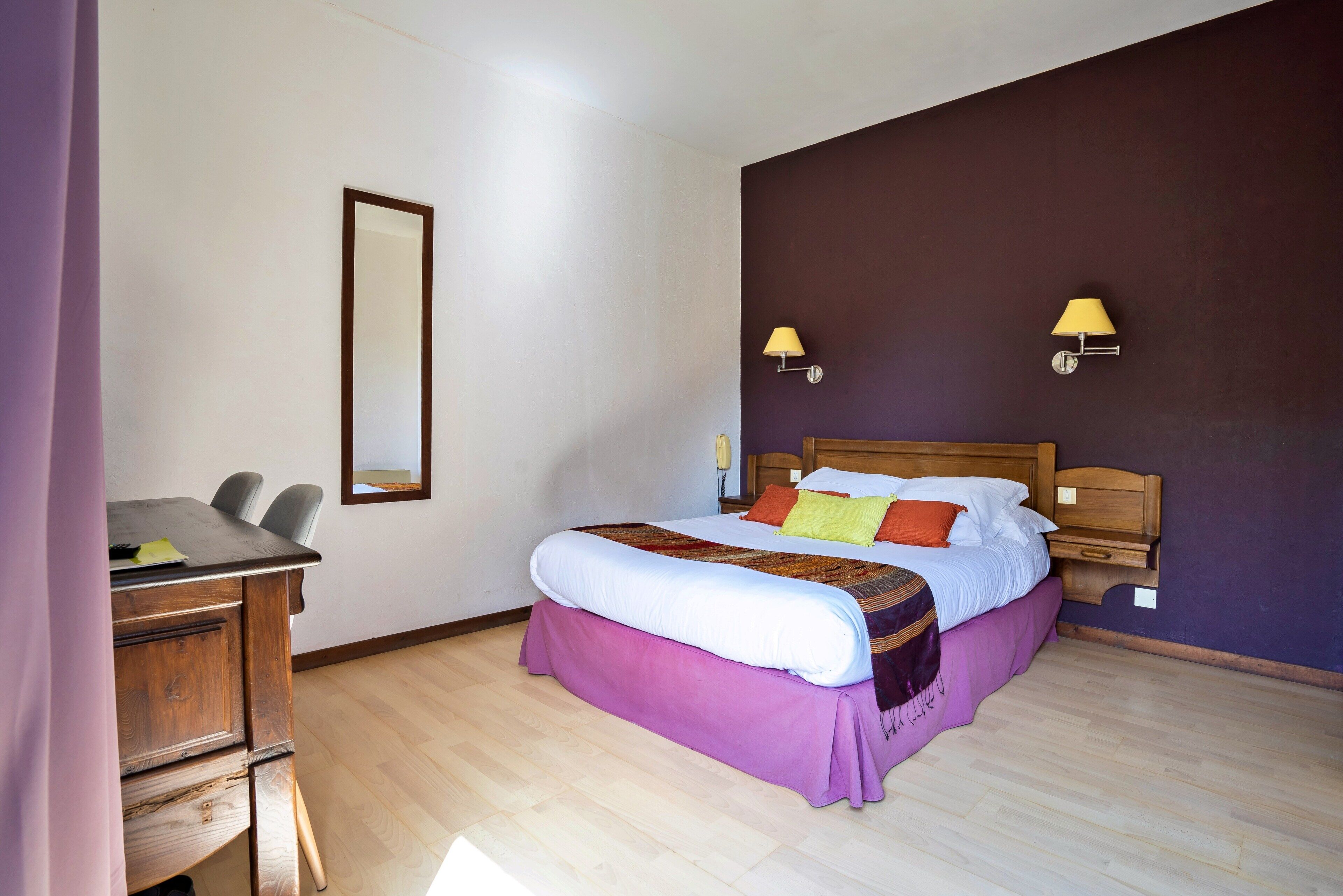 double room | desk, soundproofing, iron/ironing board, free cots/infant beds