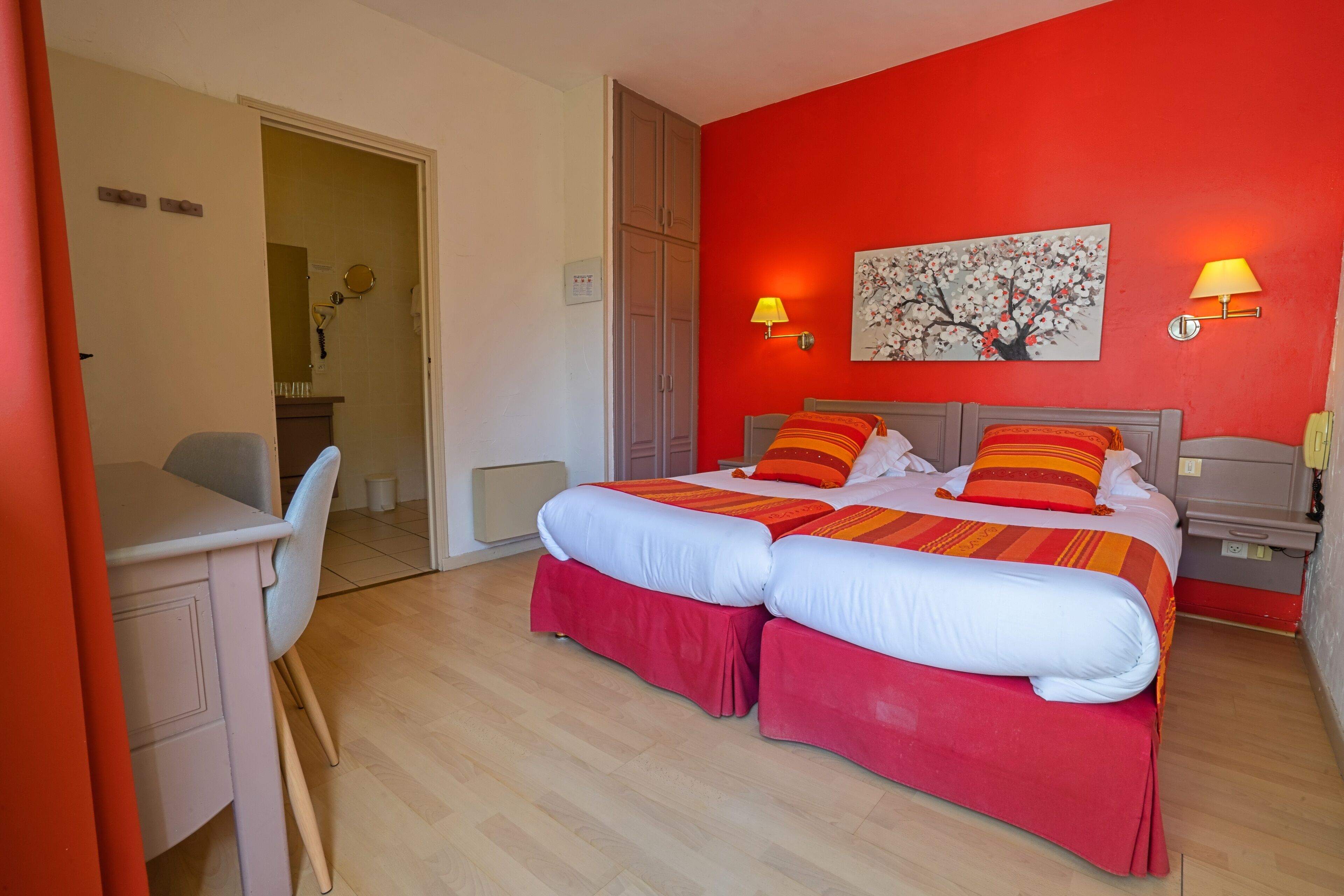 double room | desk, soundproofing, iron/ironing board, free cots/infant beds