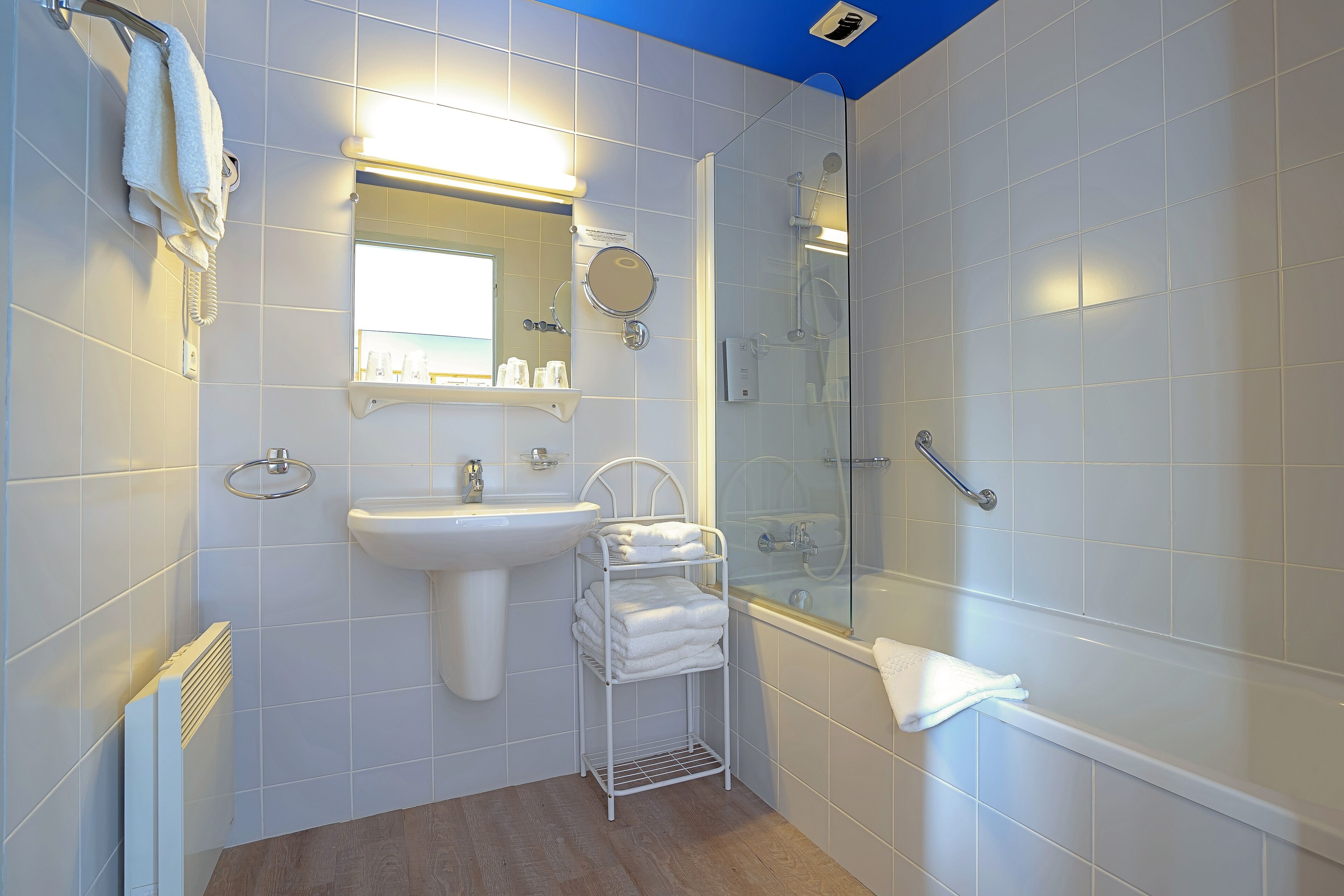 double room | bathroom | free toiletries, hair dryer, towels