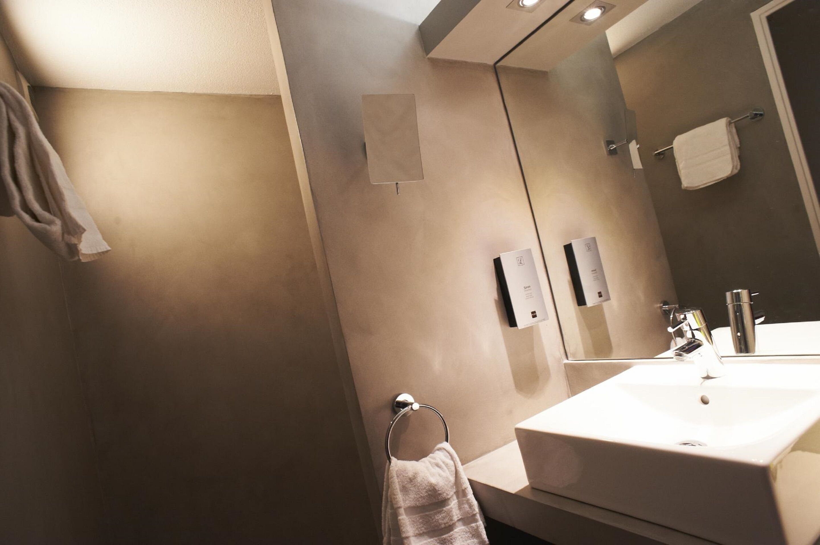 comfort double room | bathroom | hair dryer, towels