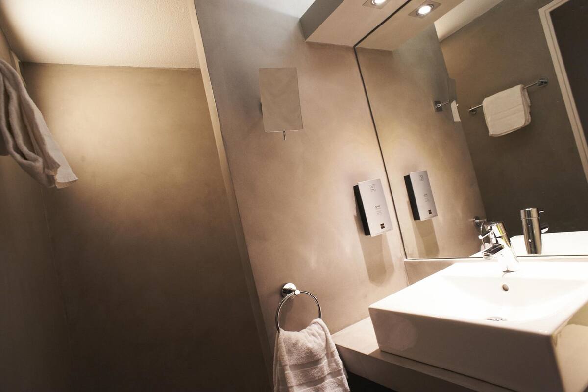 comfort double room | bathroom | hair dryer, towels