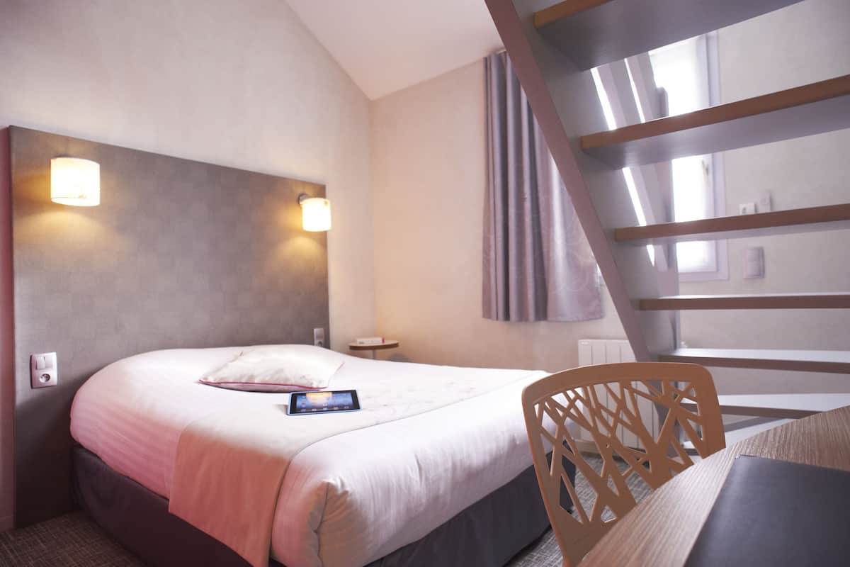 family room | 1 bedroom, in-room safe, desk, iron/ironing board