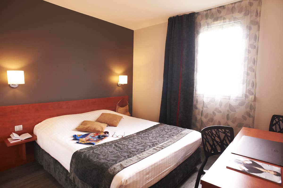 Comfort Double Room | In-room safe, desk, iron/ironing board, free WiFi