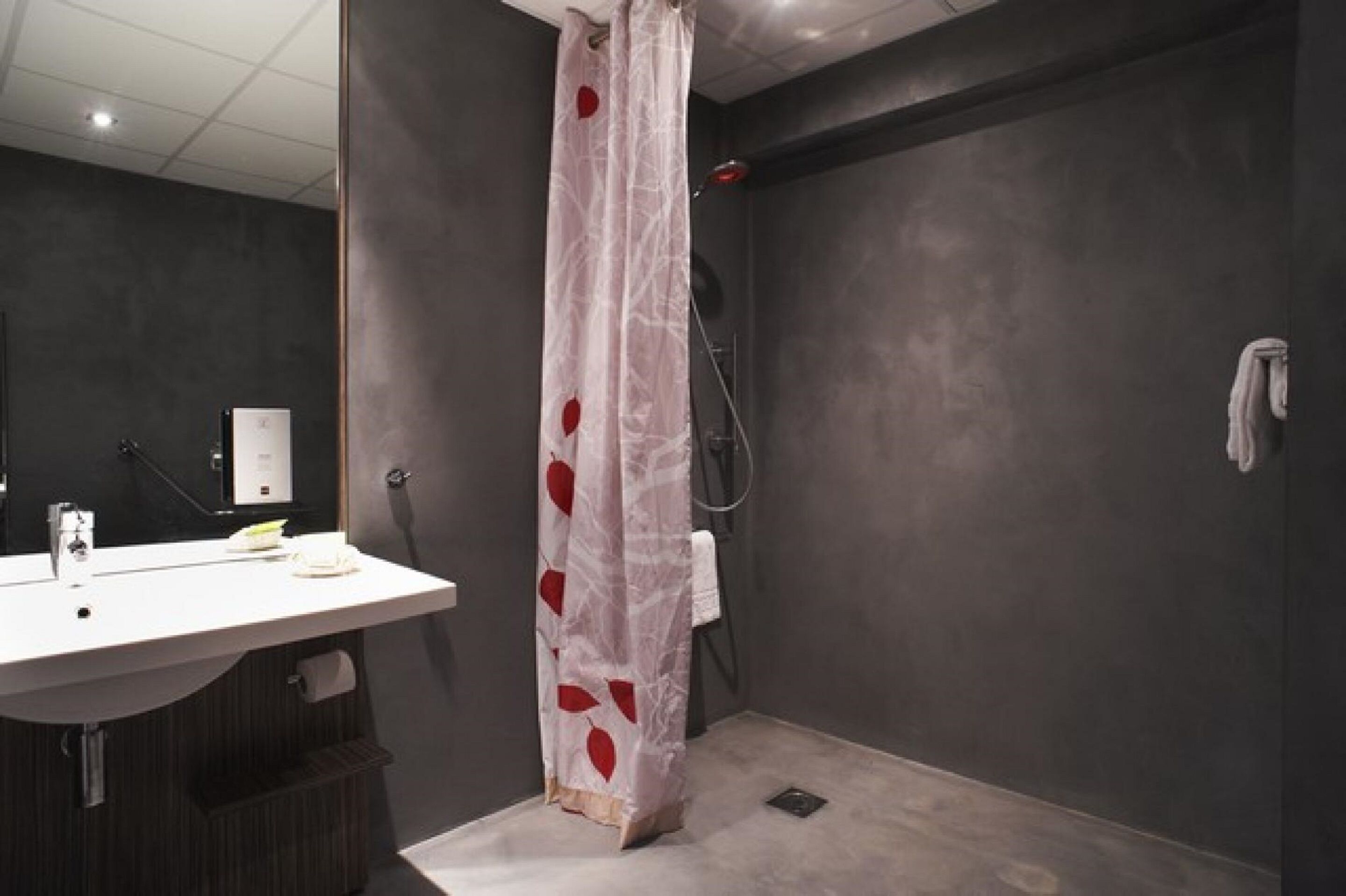 superior double room | bathroom | hair dryer, towels