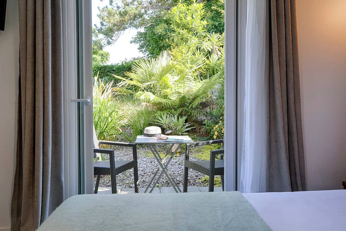 superior double room (shower) | desk, iron/ironing board, free wifi, bed sheets