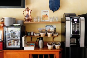 Se ofrece un desayuno bufé entre semana (11.50 EUR por persona)