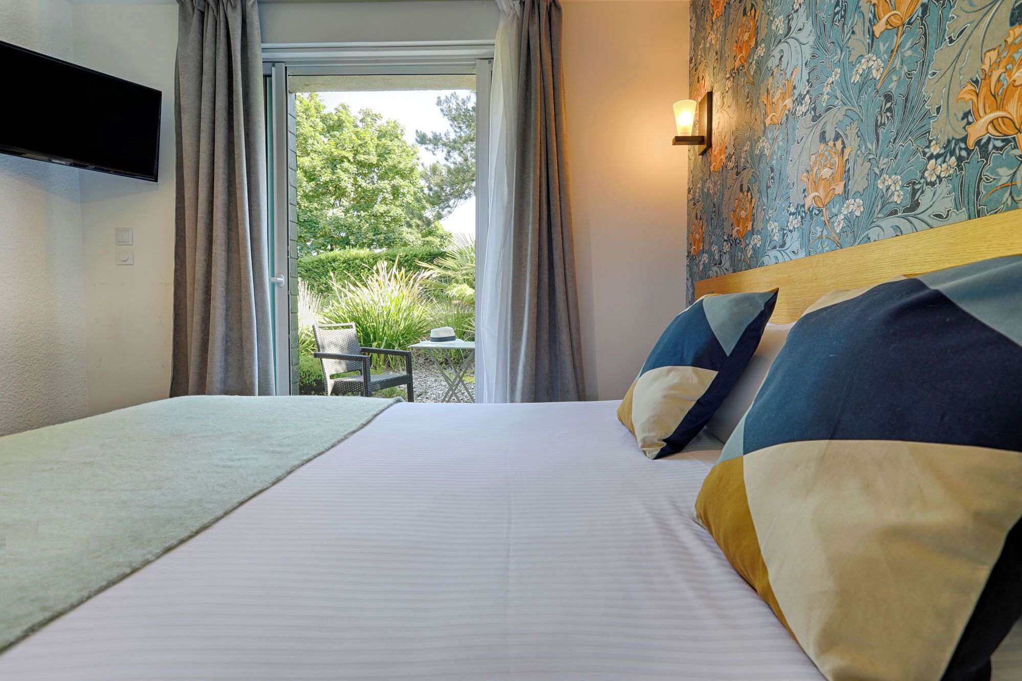 superior double room (shower) | view from room