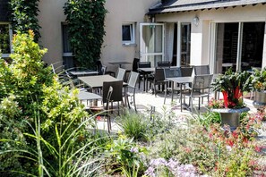 Daily buffet breakfast (EUR 11.50 per person)