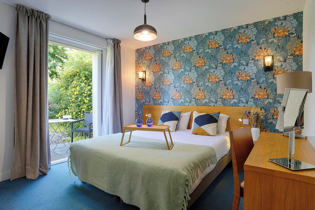 superior double room (shower) | view from room