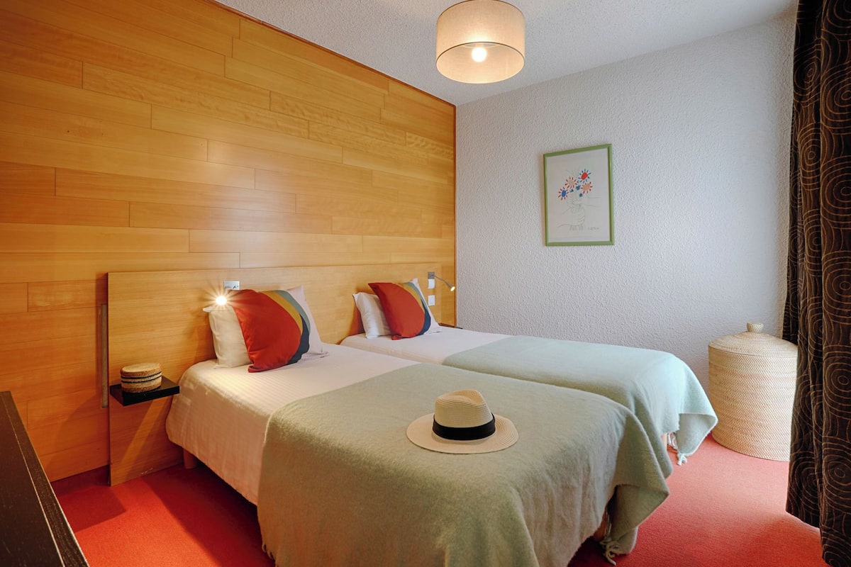 Standard Twin Room | 10 bedrooms, desk, iron/ironing board, free WiFi