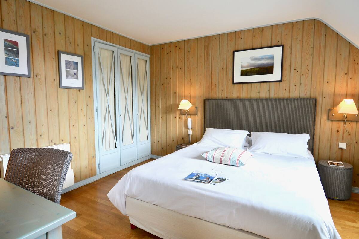 double room (cosy) | premium bedding, select comfort beds, in-room safe, desk