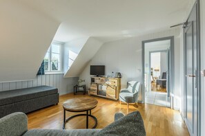 Junior Suite | Living area