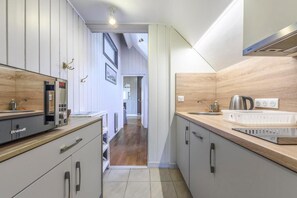 Apartment, 1 Queen-Bett und Schlafsofa | Eigene Küche | Wasserkocher mit Kaffee-/Teezubehör, Wasserkocher, Hochstuhl