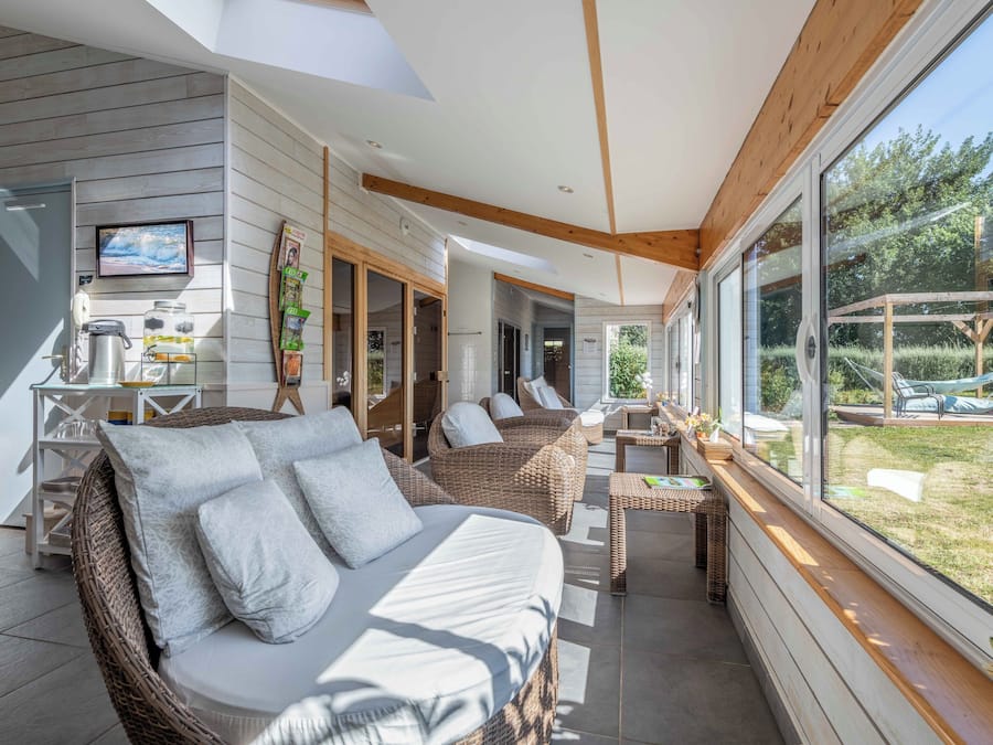 Sauna, hot tub, pemandian Turki/hammam, perawatan tubuh, dan body scrub