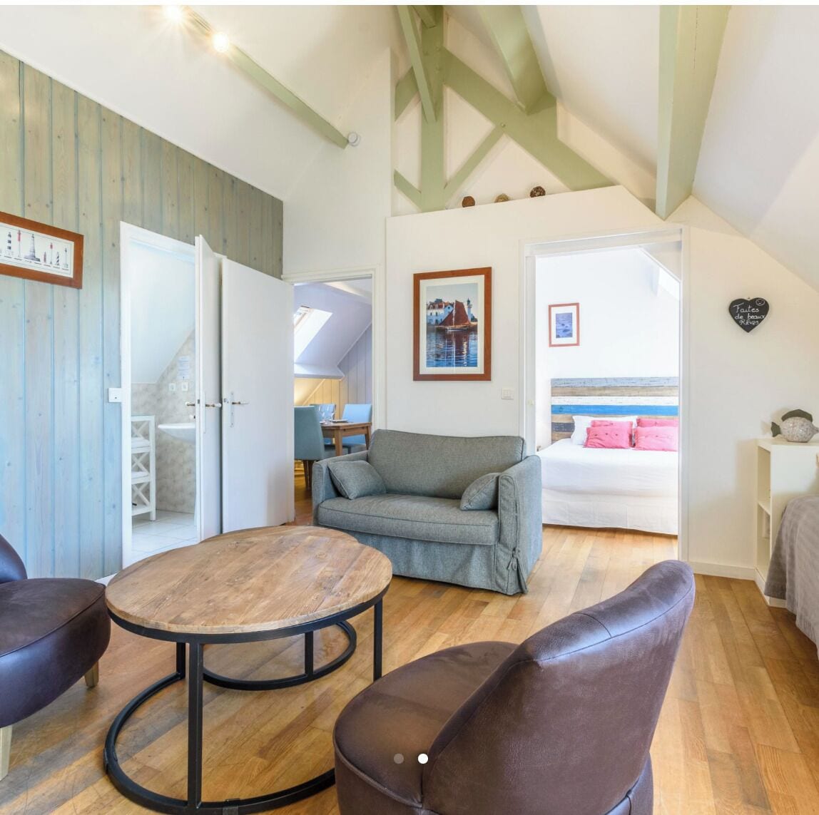 Suite Deluxe | Ropa de cama de alta calidad, colchones Select Comfort, caja fuerte