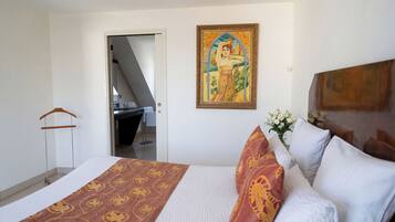 Suite for 1 Person | Décoration personnalisée, ameublement personnalisé, bureau