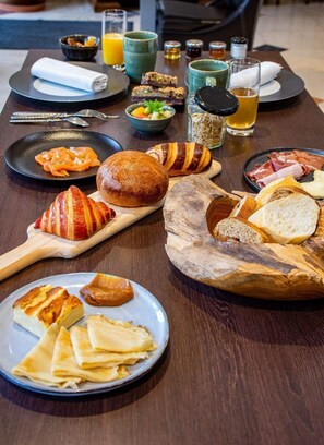 Petit déjeuner buffet servi tous les jours en supplément