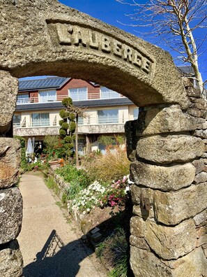 Garden - LOGIS L'Auberge (Sainte-Anne-d'Auray)