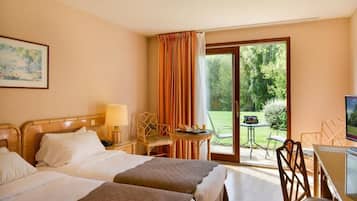 Minibar, escritorio, wifi gratis y ropa de cama