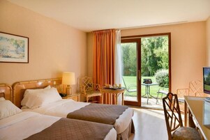 Minibar, escritorio, wifi gratis y ropa de cama 