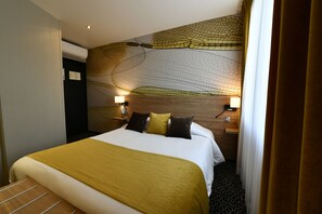 Superior Double Room | Minibar, in-room safe, desk, blackout drapes - In Situ Hotel (Valenciennes)
